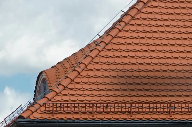 Z czego jest dachówka? Poznaj materiały i tajniki produkcji dachówek Z czego jest dachówka? Poznaj materiały i tajniki produkcji dachówek