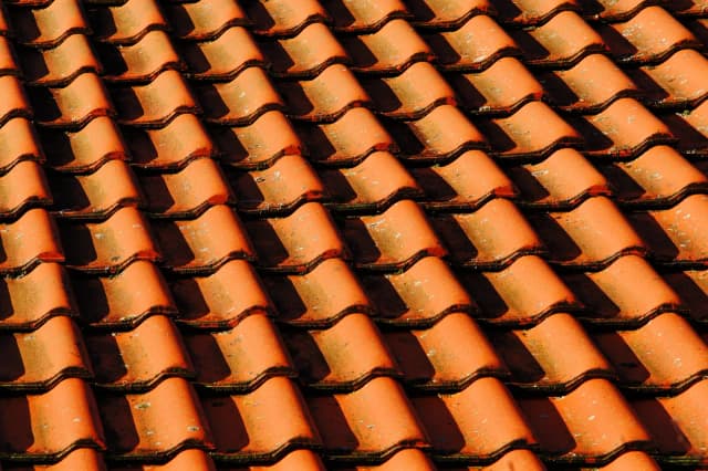 Ile waży dachówka betonowa? Kluczowe informacje, które musisz znać! Ile waży dachówka betonowa? Kluczowe informacje, które musisz znać!